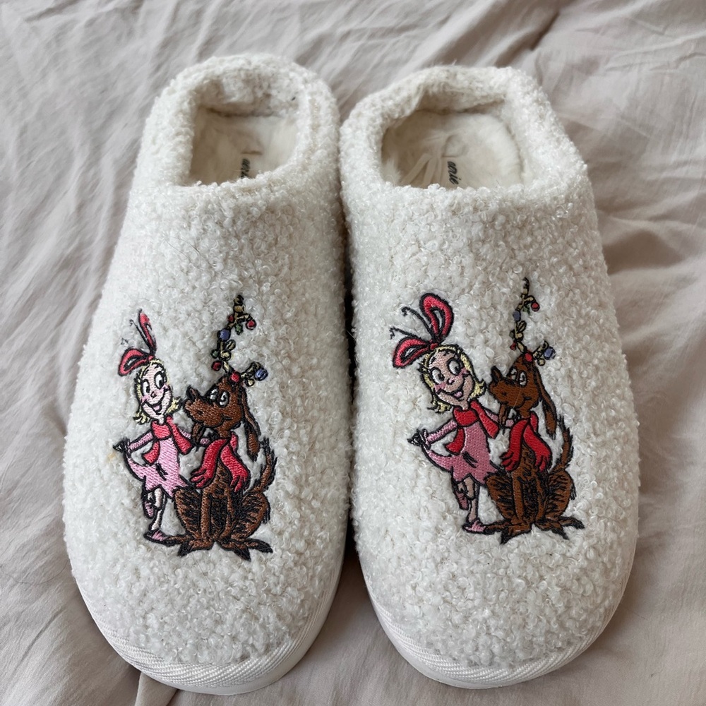 Aerie Cindy Lou and Max slippers